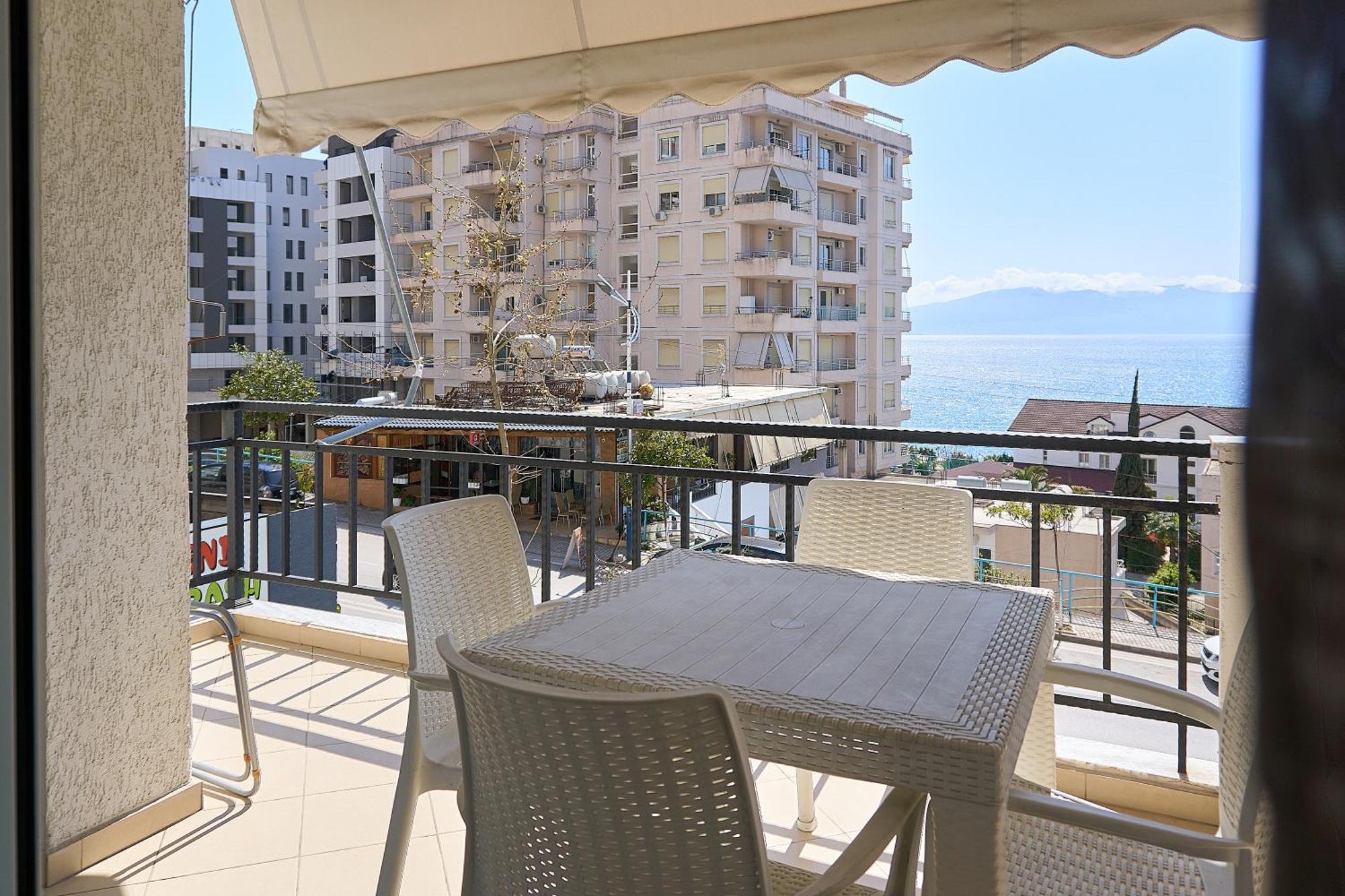 Morina Sea View Apartment Sarandë Esterno foto